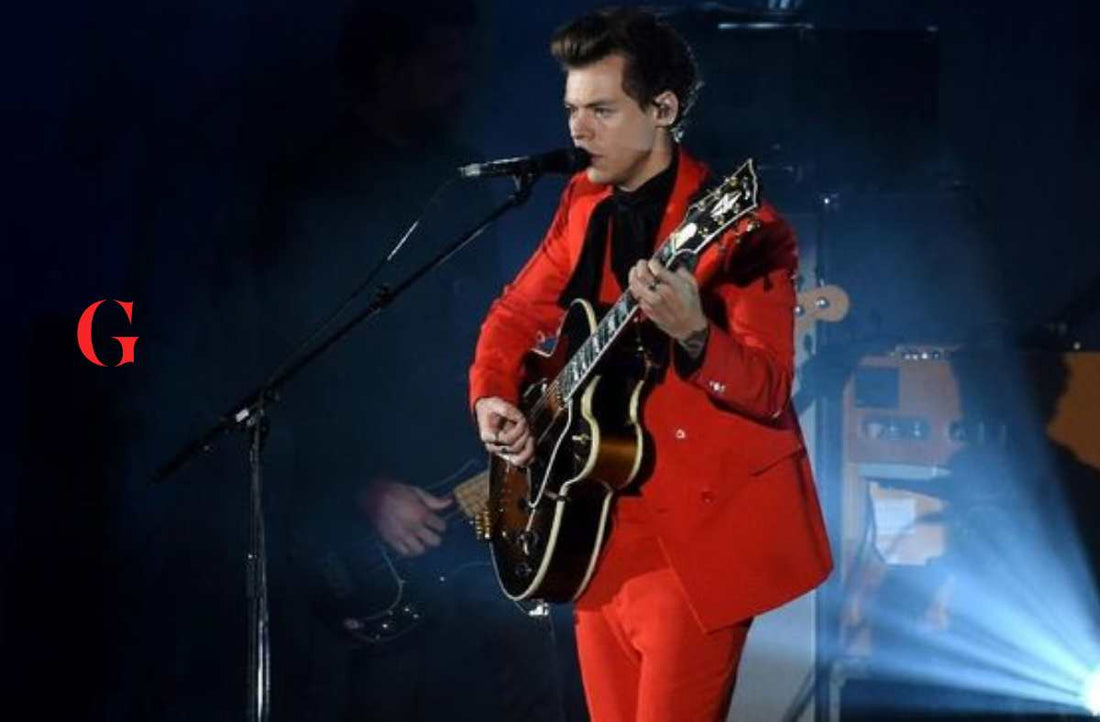 Harry Styles Tolong Penggemar yang Terjatuh saat Konser, Banjir Pujian dari Netizen!